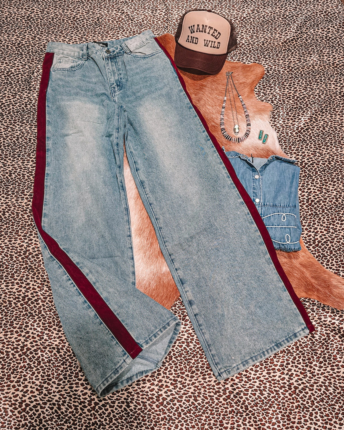 Side Saddle Jeans - Mid Wash/Burgundy