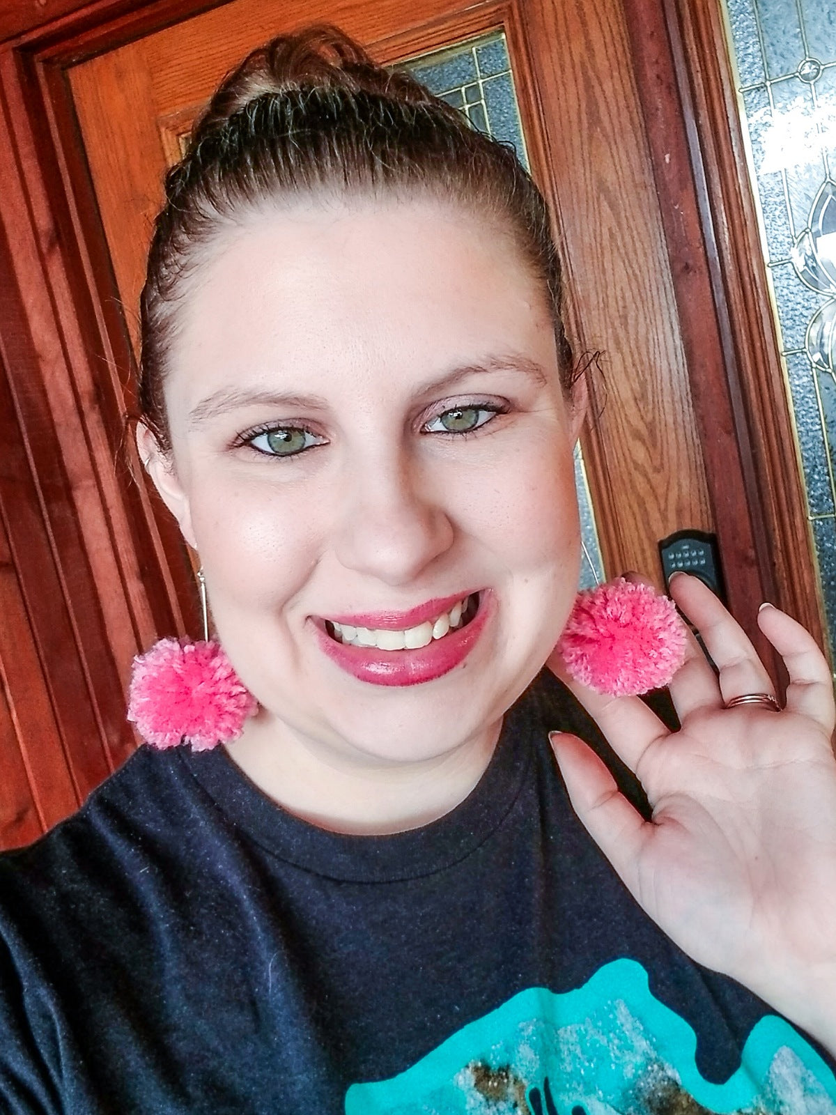 Small Pom Pom Earrings - Pink
